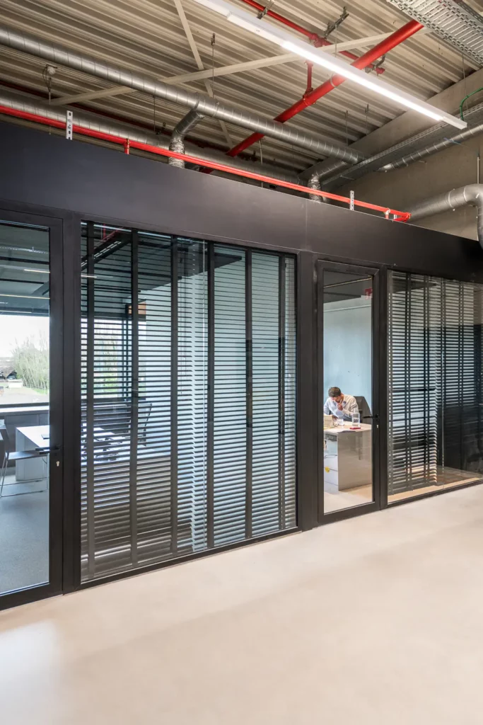 Above and beyond - bedrijfsgebouw - Develtere HVAC
