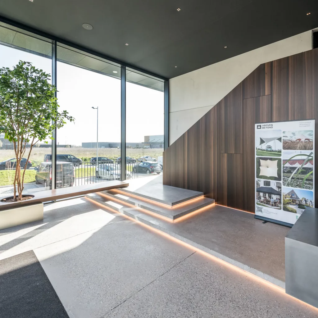 Above and beyond - bedrijfsgebouw - Develtere HVAC